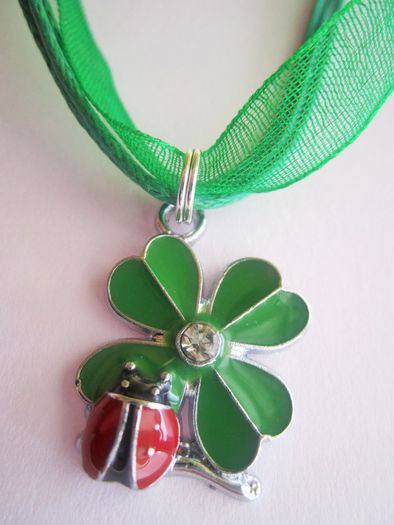 Irish St Patrick Day Clover Shamrock 4 leaf Pendant Necklace with Ladybird