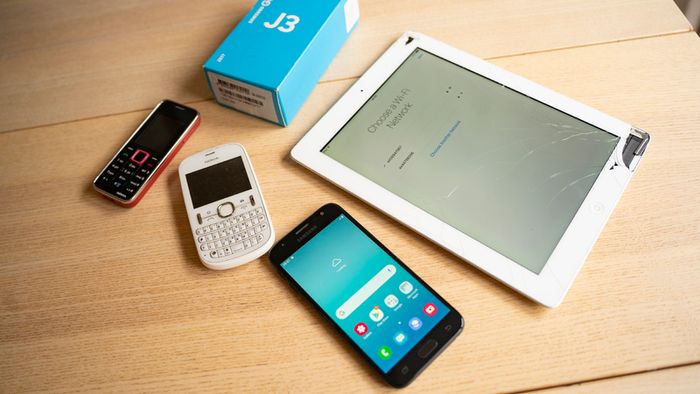 Samsung Galaxy J3 2017 + Old Nokia phones + iPad