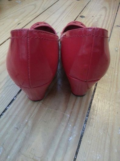 Red Shoes. Mid Heel