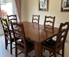 Dining table & 6 chairs