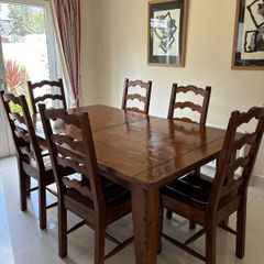 Dining table & 6 chairs