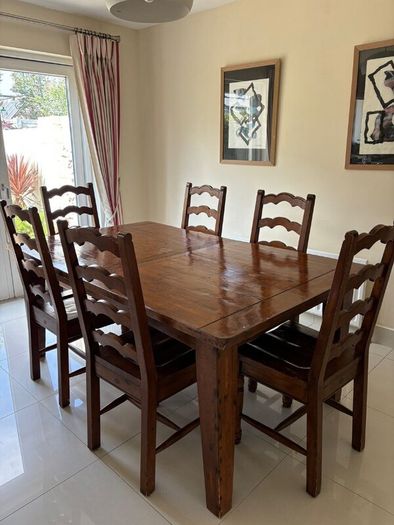 Dining table & 6 chairs