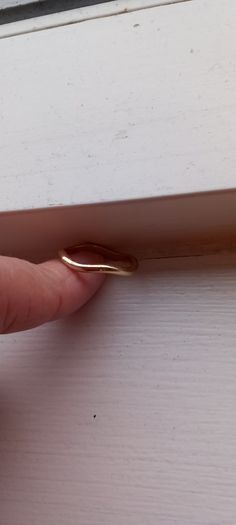 Wavy gold ring