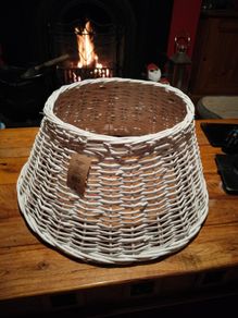 White wicker tree Skirt, new with tags.