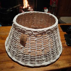 White wicker tree Skirt, new with tags.