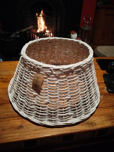 White wicker tree Skirt, new with tags.