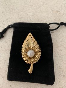 Gold Pearl Leaf Brooch