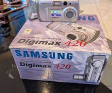 Samsung Digimax 420 4MP Vintage Digital Camera - Boxed & Tested
