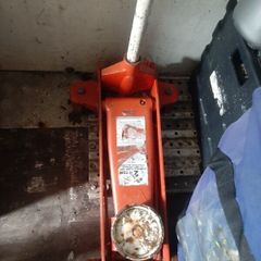 Hydrochloric Floor Jack 2 and 1/4 ton