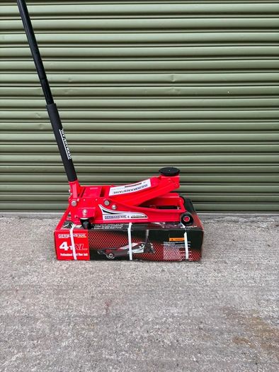 Heavy-duty 4 Ton Ultra Low Profile Trolley Jack