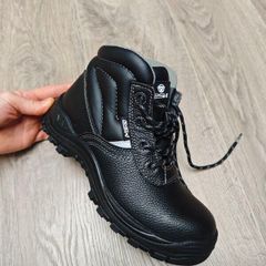 Safety boots