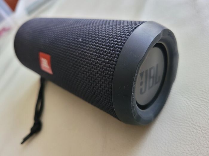 JBL Flip 3 Bluetooth Speaker
