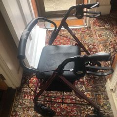 4 wheel rollator ( New)