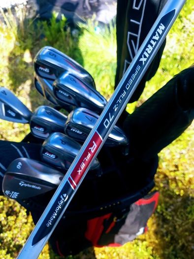 Set of Taylormade Clubs