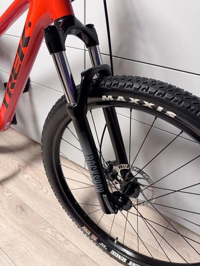 Trek Marlin 6 Mountain Bike + Brand New Full Face Helmet