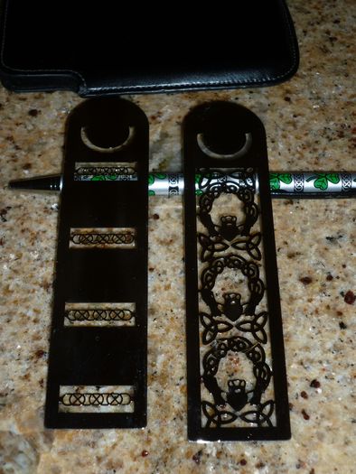 Book Mark x 2 & Pen Biro Set Celtic Claddagh Design New Immaculate.
