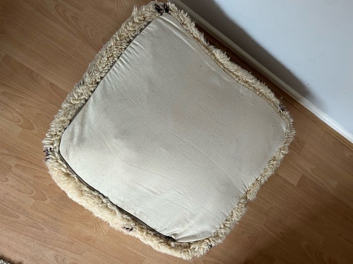 Wool pouf
