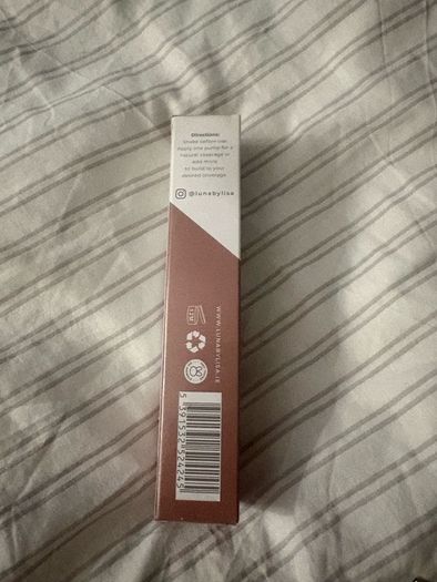 Luna by Lisa foundation shade beige 4.5