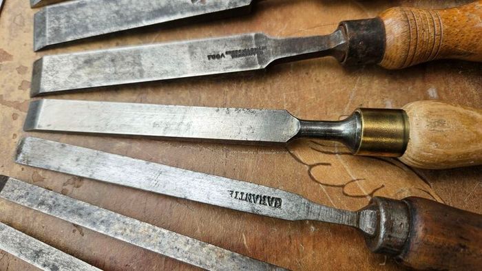 8 chisels