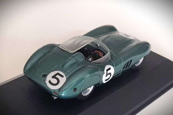 Diecast Model Le Mans Winning Aston Martin & Jaguar - Quartzo 1:43