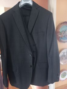 Stylish men's (Paris) Suit, size 44S.