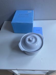 Newbridge home small oven to table wear lidded pot