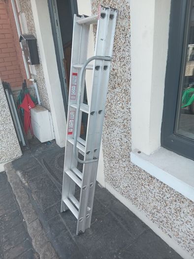 Two piece extendable ladder