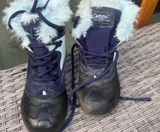 Snow boots