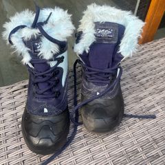 Snow boots