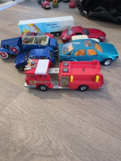 Vintage Die-Cast Model Car Collection - Corgi, Maisto, Matchbox
