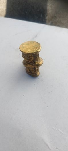 vintage minauture brass Toby jug ornament,,collectors item,,sold as is ,see pictures for condition,,price includes post to anywhere in Ireland thank you.