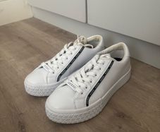 Guess womens runners