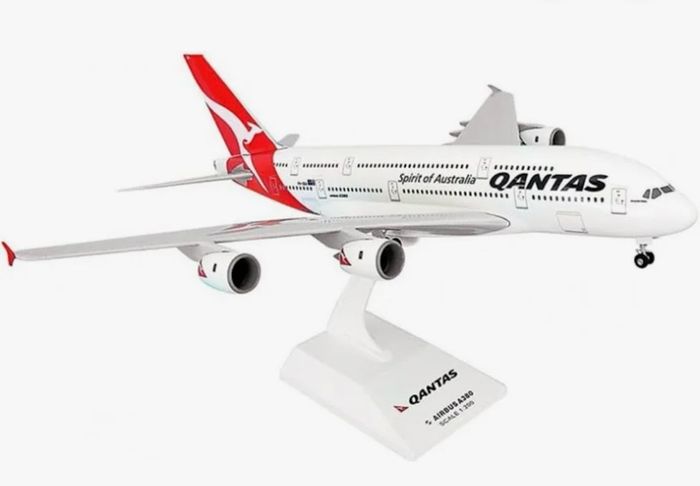 NEW BOXED LARGE Qantas Airbus A380 Scale Model Aircraft
