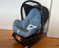 Maxi-Cosi Baby Car Seat + EasyFix ISOFIX Base | Great Condition
