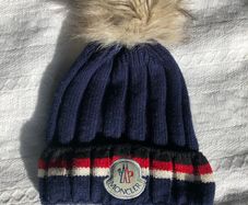 Moncler hat