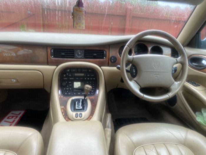 Jaguar XJ8 3.2 V8 Petrol