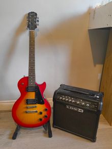 Epiphone & Line 6 amp with cables