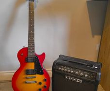 Epiphone & Line 6 amp with cables