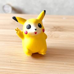 Vintage TOMY Pokemon Pikachu Peace Sign Figure CGTSJ 1999 Gen 1