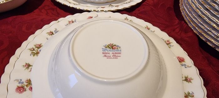 92 Pc. Royal Albert Winsome Bone China Gold Gilt Dinner, Coffee And Tea Service / Set For 12 Person Setting Made In England