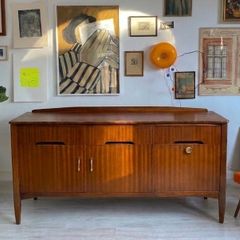 Mid Century Modern Teak Sideboard / Credenza/ Drinks Cabinet