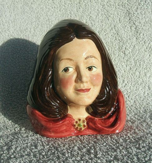 MAID MARIAN (Sylvac, Staffordshire) - a Sherwood Forest character jug (1970's). Excellent condition.