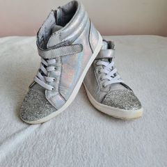 Girls shoes
