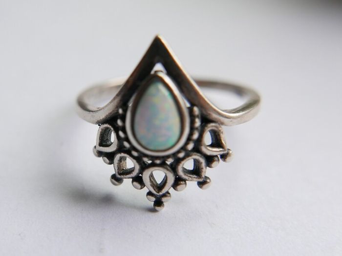Vintage 925 Sterling Silver Crown Style Ring with Pear Shaped Opal