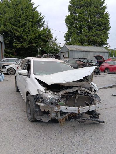 Breaking Toyota auris 2015 diesel
