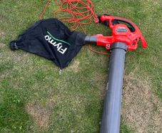 Flymo Powervac 3000 leaf blower and Vacuum