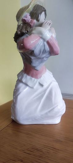 Tendra large Porcelain Figurine
