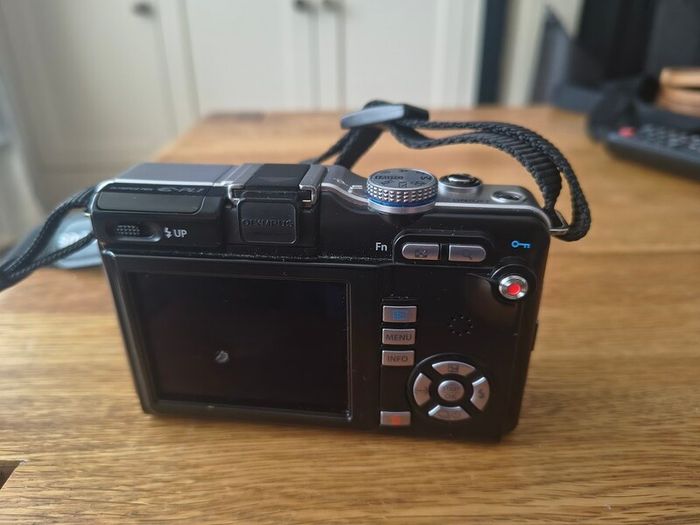 Olympus E-pl1 mirrorless body only
