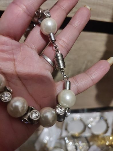 pearl necklace