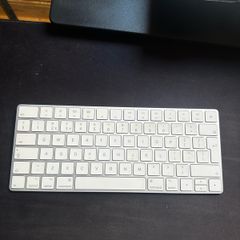 Apple Magic Keyboard + Magic Mouse